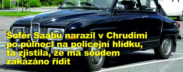Šofér Saabu narazil v Chrudimi po půlnoci na policejní hlídku, ta zjistila, že má mladík soudem zakázáno řídit