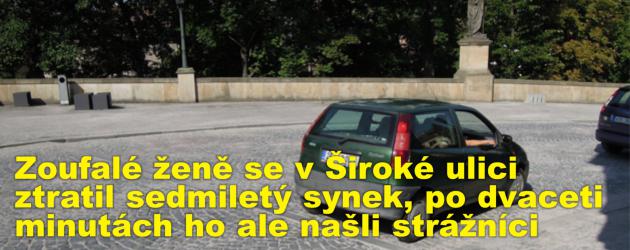 Zoufalé ženě se v Široké ulici ztratil sedmiletý synek, po dvaceti minutách ho ale našli strážníci