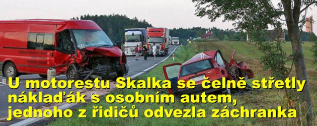 U motorestu Skalka se čelně střetly náklaďák s osobním autem, jednoho z řidičů musela odvézt záchranka