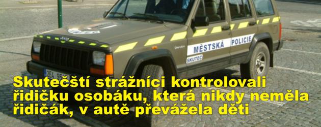 Skutečští strážníci kontrolovali řidičku osobáku, která nikdy neměla řidičák, v autě převážela děti