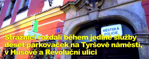 Strážníci rozdali během jediné služby deset parkovaček na Tyršově náměstí, v Husově a Revoluční ulici