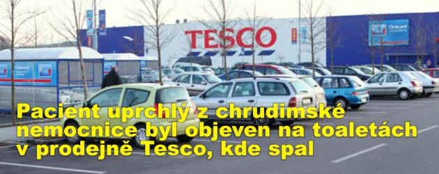 Pacient uprchlý z chrudimské nemocnice byl objeven na toaletách v prodejně Tesco, kde spal