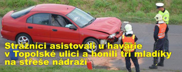 Strážníci asistovali u havárie v Topolské ulici, honili tři mladíky na střeše nádraží a zjišťovali příčiny rvačky u sportovní haly