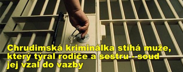 Chrudimská kriminálka stíhá muže, který týral rodiče a sestru - soud jej vzal do vazby