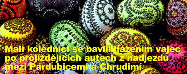 Malí koledníci se bavili házením vajec po projíždějících autech z nadjezdu mezi Pardubicemi a Chrudimí