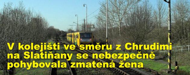 V kolejišti ve směru z Chrudimi na Slatiňany se nebezpečně pohybovala zmatená žena