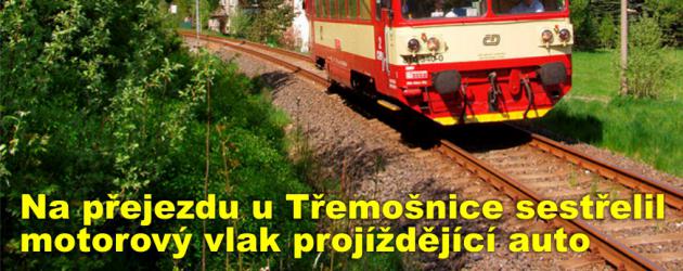 Na přejezdu u Třemošnice sestřelil motorový vlak projíždějící auto, naštěstí nebyl nikdo zraněn
