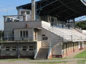 Oprava pláště tribuny letního stadionu přijde na deset milionů, tři miliony by mělo do projektu nasypat město