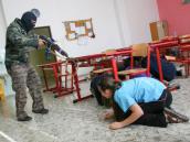 Gymnázium obsadila banda ozbrojených šílenců, naštěstí šlo jen o námětové policejní cvičení 