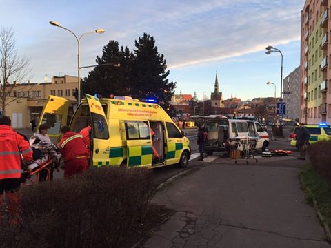 Pohotový zásah řidiče a zdravotní sestry z převozové sanitky zachránil život zkolabované ženě