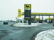 Řidič Fordu Sierra si v Pardubické ulici u benzinky Agip natankoval a hned potom „vzal roha“