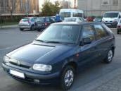 Obyvatele Husovy ulice rušil po třetí ráno rachot vytáčeného motoru škodovky