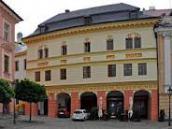 Občan si stěžoval na špatné parkování u Balustrády, parkovačku ale dostal jen jeden řidič