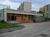 Nový nájemce prodejny Na Šancích si stěžoval na zaparkovaná auta, nebylo mu to ale nic platné