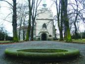 Hlučná parta, která večer hrála v Michaelském parku na bubny, vadila místnímu obyvateli