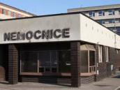 Bezdomovec se vyhříval ve vestibulu chrudimské nemocnice, k odchodu ho přiměli přivolaní strážníci