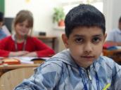 Učitelka se zhroutila z útoku rodičů, školu před nimi hlídají strážníci
