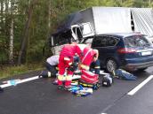 Tragická nehoda u Chvojence si vyžádala jeden lidský život, srazilo se tu osobní auto s náklaďákem