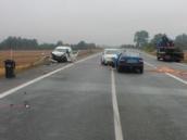 Policie hledá svědky dopravní nehody, při níž do sebe napálila u Dražkovic hned tři auta