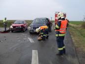 Na křižovatce u Sobětuch do sebe napálila dvě auta, při střetu se zranila řidička