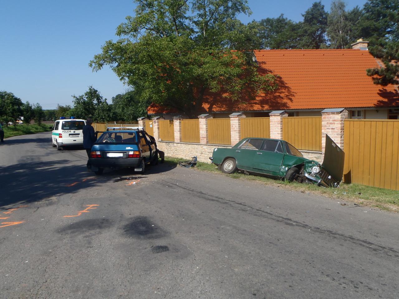 Střet dvou aut mezi Morašicemi a Lány si vyžádal tři zraněné