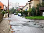 Obyvatelé Slovenské ulice se konečně dočkají rekonstrukce, opravou projdou i chodníky a veřejné osvětlení