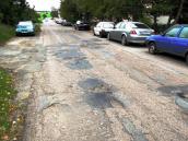 Dokončení oprav povrchu Vlčnovské ulice si vyžádá dalšího půl milionu korun z městského rozpočtu