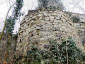 Archeologové objevili při průzkumu hradeb staré kuřácké náčiní, které nejspíš patřilo vězňům