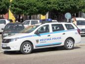Městská policie Chrudim dostala už do užívání nové služební dacie, ale co ty zastaralé majáky na střeše?