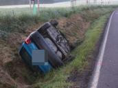 Opilý mladý muž, který převrátil u Trhové Kamenice auto na střechu, nadýchal přes dvě a půl promile