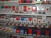 Hlinečtí policisté pátrají po zloději, který při vykládce zboží okradl řidiče o kartony cigaret a osobní věci