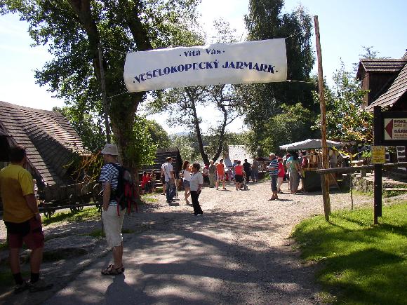 Jarmareční veselí plné hudby a řemeslných ukázek 
