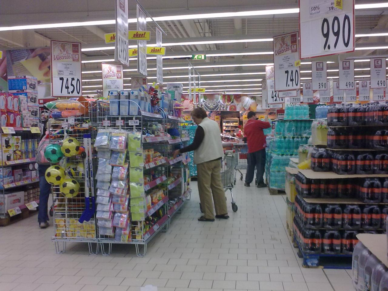 Muž si chtěl z chrudimského Kauflandu odnést bez placení zboží za necelou tisícovku