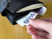 Spící muž přišel v jednom z hlineckých barů o dvanáct tisíc korun, obral ho vykutálený pár