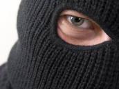 Lupič, který přepadl hernu v centru města, spěchal do Irska, teď mu hrozí deset let