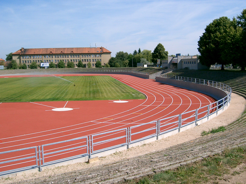 Městský atletický stadion na Dukle se dočká díky dotaci státu nového tartanu za takřka dvanáct milionů korun