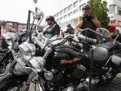 Policie hledá svědky, kteří viděli konflikt rakouského motorkářského gangu s řidičem passatu