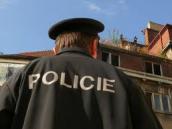 Opilý výtržník, který urážel policistu a kopal mu do auta, skončil v poutech na záchytce