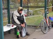 Krvácející bezdomovec vytvořil ze strážníků městské policie dobré Samaritány