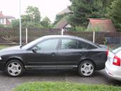 Auto bez řidiče se v Heřmanově Městci samovolně rozjelo a po pár metrech se zastavilo o jiné