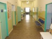 Z chrudimské nemocnice utekla dívka, kterou tu hospitalizovali s pořezaným zápěstím