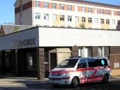 Sousedka nereagovala na zvonění, protože byla v bezvědomí, musela ihned do nemocnice