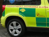 Po střetu náklaďáku s osobním autem v Krouně odvezla záchranka jednoho zraněného