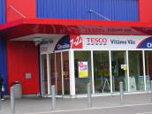 Za krádež nabíječky v chrudimské prodejně Tesco dostal zloděj tisícikorunovou pokutu