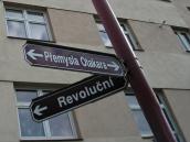 V Revoluční ulici rušila souseda hlasitě puštěná televize, pořádek přijeli sjednat strážníci