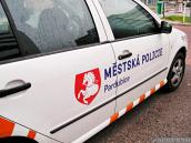 Strážníci hodnotí Silvestr jako klidný, až na dlažební kostky, které někdo házel na projíždějící auta 