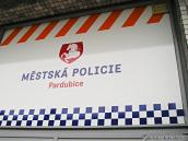 Strážníci se „vyšlápli“ na podomní prodejce, kteří i přes zákaz stále zkoušejí své fígle na obyvatele města