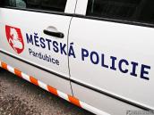 Vzájemná rozepře opilých mladíků skončila natrženým uchem, o které se musel postarat lékař