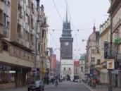 Chlapíkovi se v centru města zalíbilo stavební kolečko a tak si ho „za pět prstů“ půjčil
