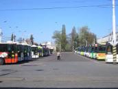 Zloděj po dvou stech metrech jízdy s kradeným autobusem raději utekl